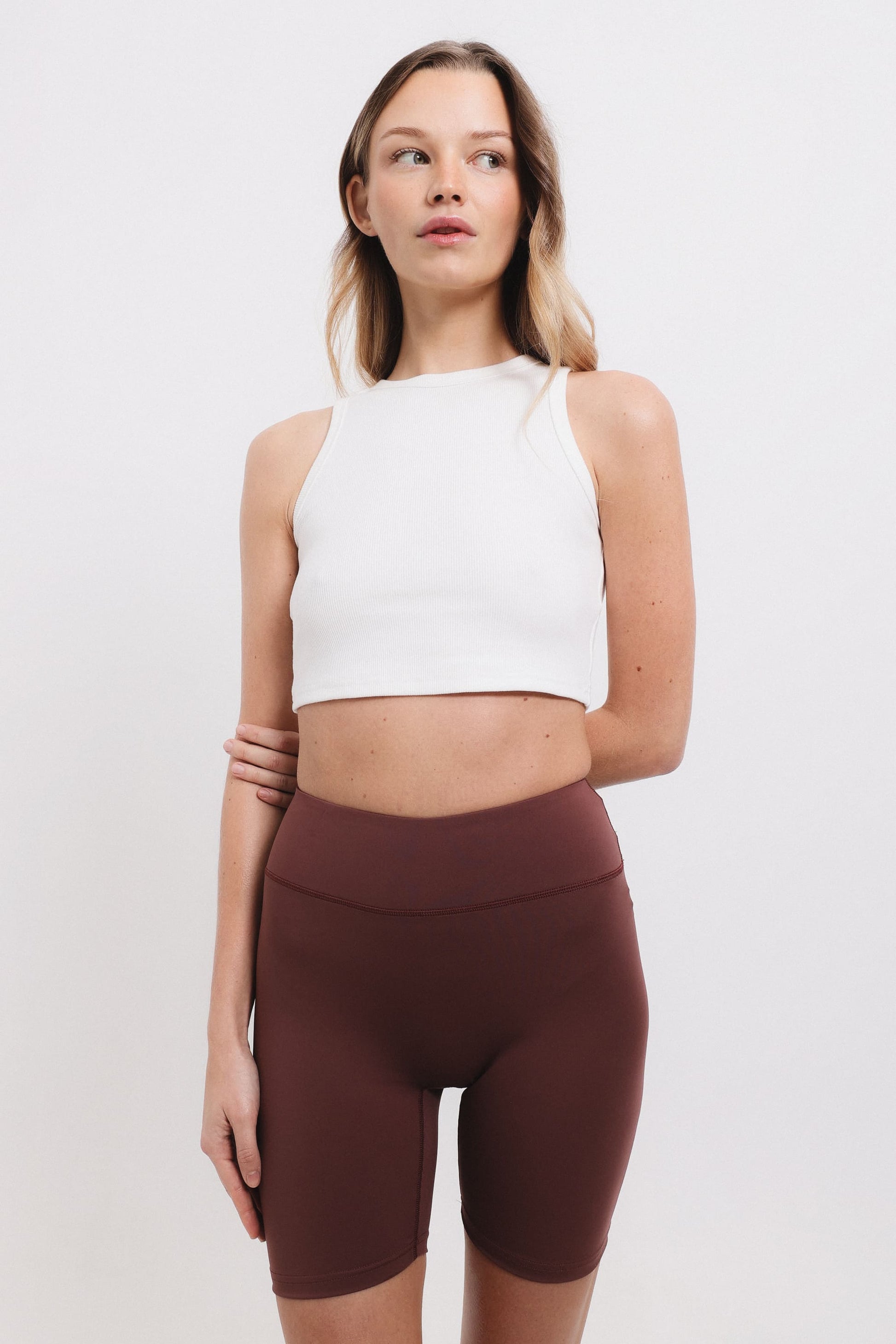 KRÓTKI TOP BEZ RĘKAWÓW ELISE – BIAŁY