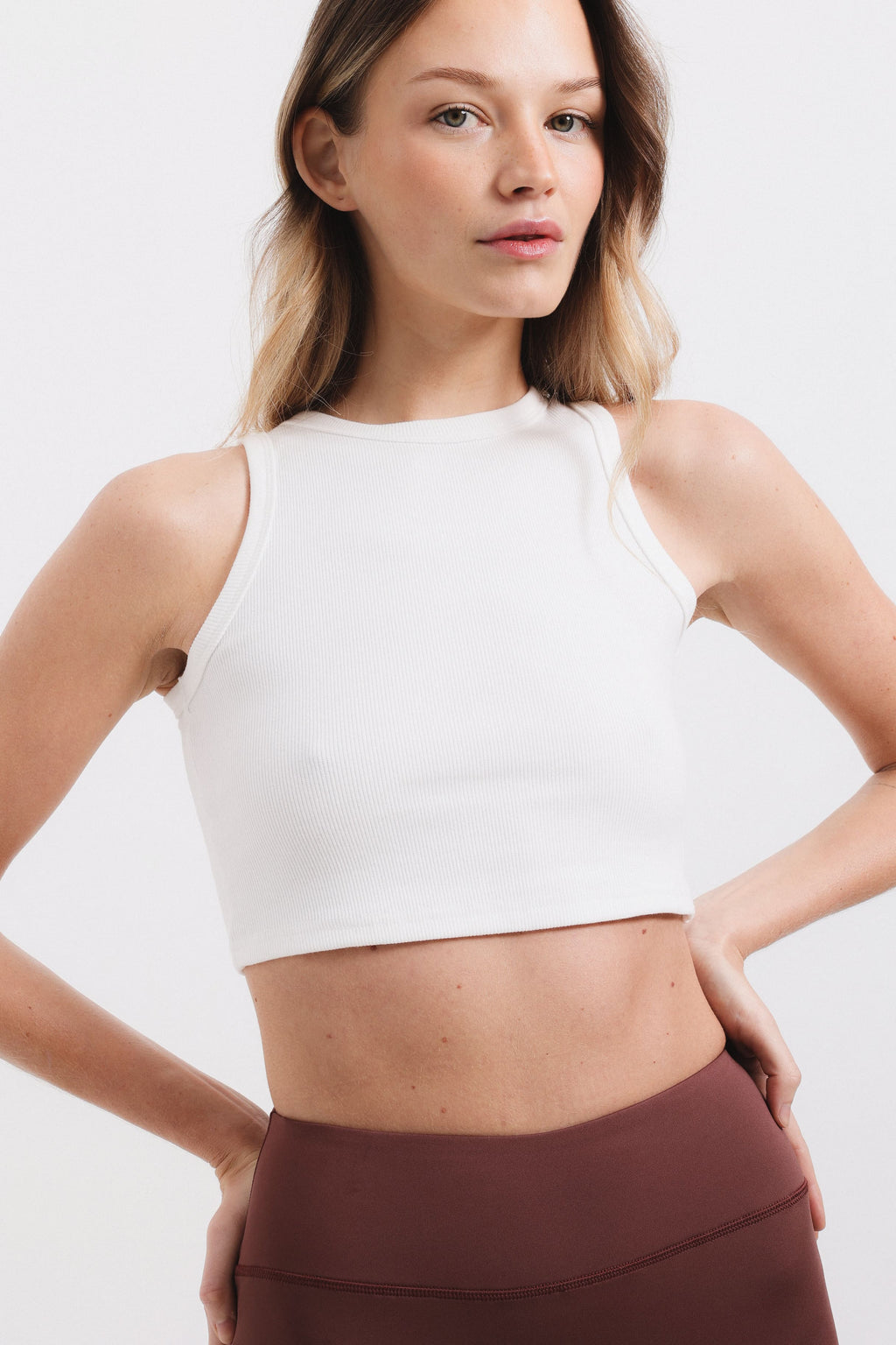 KRÓTKI TOP BEZ RĘKAWÓW ELISE – BIAŁY