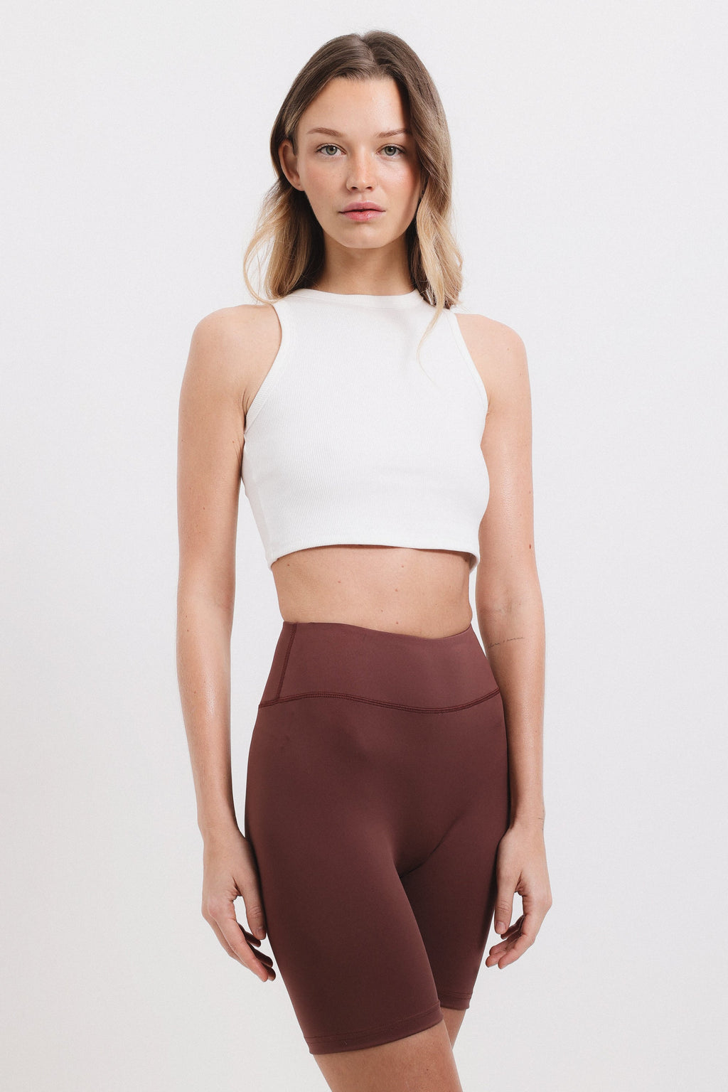 KRÓTKI TOP BEZ RĘKAWÓW ELISE – BIAŁY