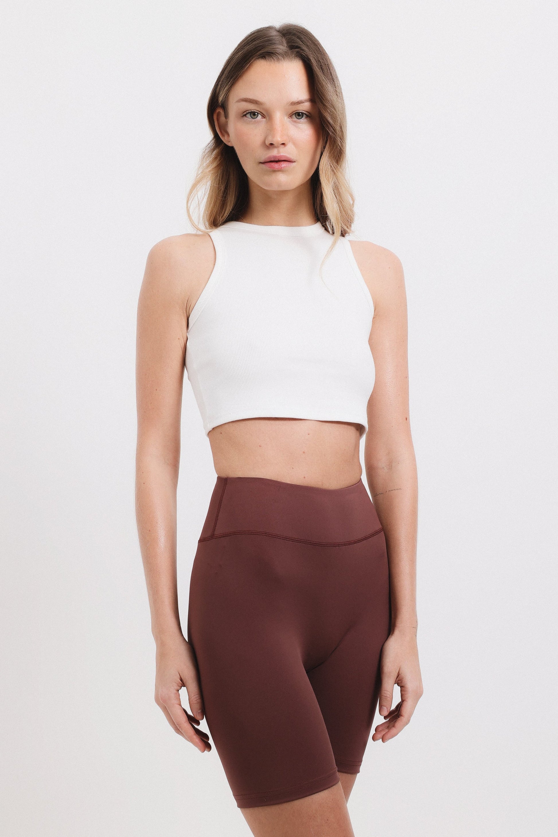 KRÓTKI TOP BEZ RĘKAWÓW ELISE – BIAŁY